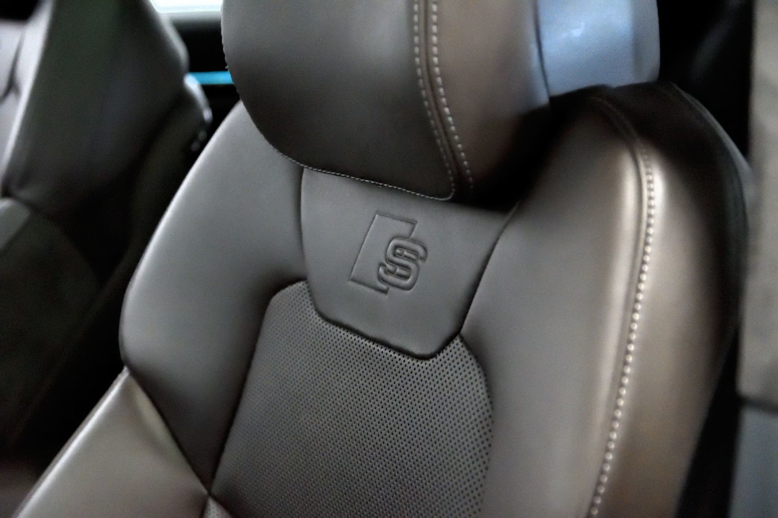 2021 Audi S8 in St-Bruno, Quebec