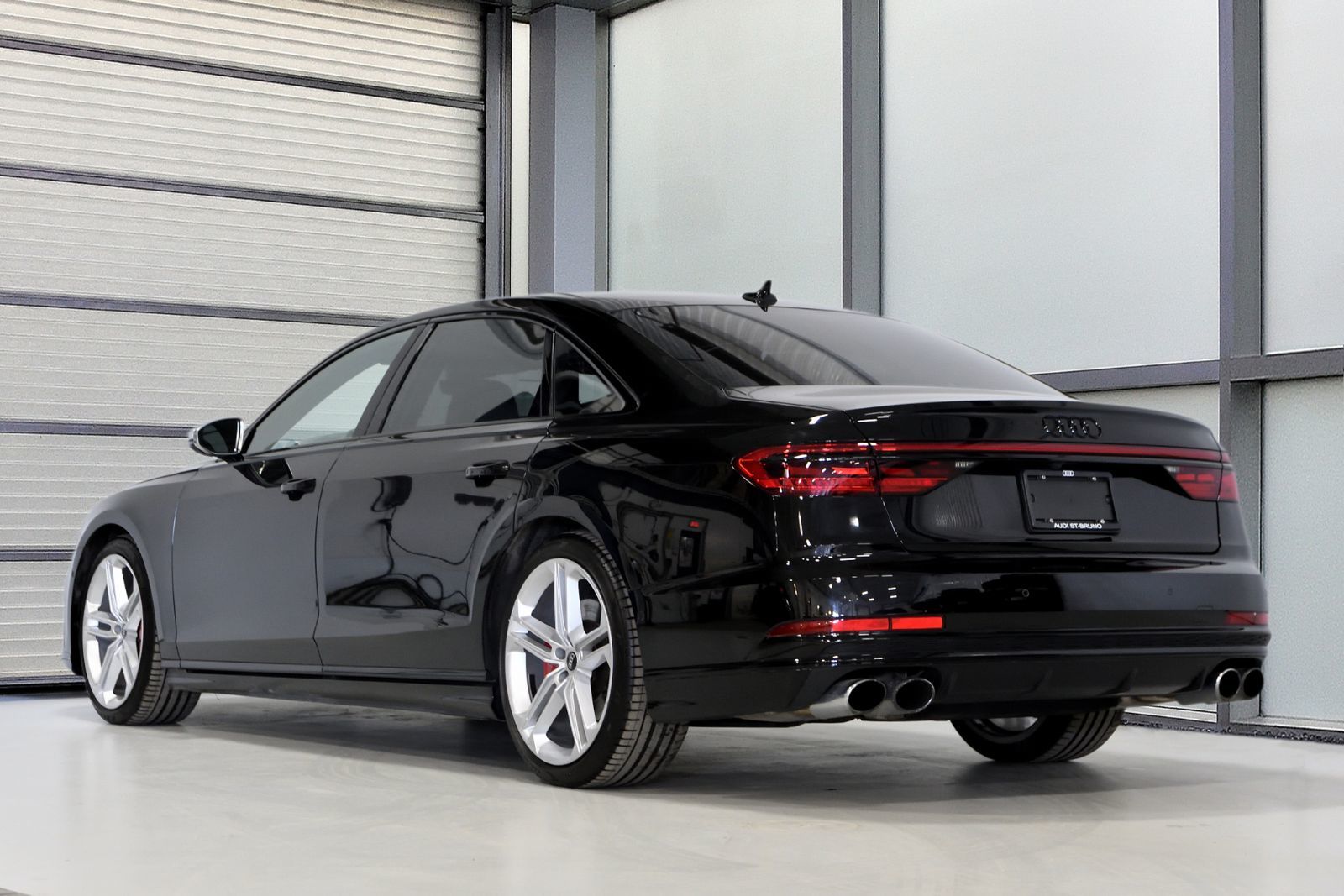 2021 Audi S8 in St-Bruno, Quebec