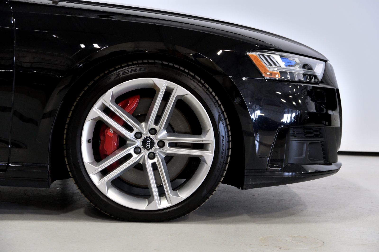 2021 Audi S8 in St-Bruno, Quebec