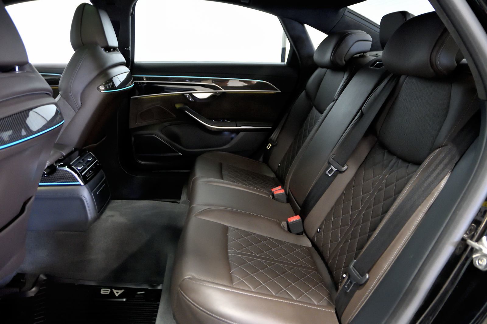2021 Audi S8 in St-Bruno, Quebec