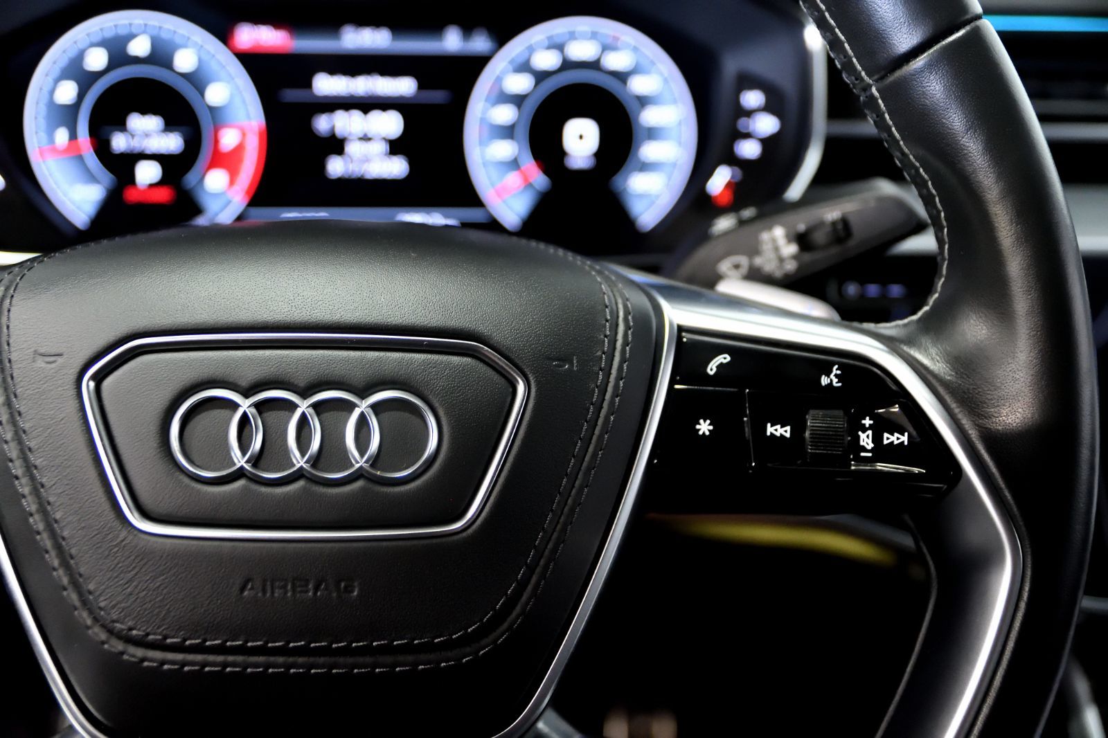 2021 Audi S8 in St-Bruno, Quebec