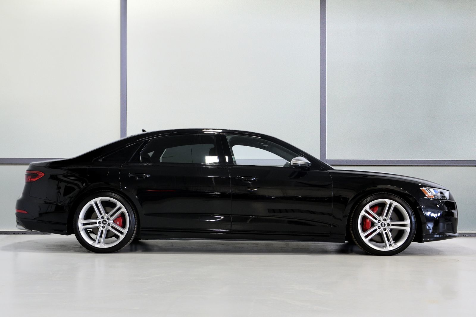 2021 Audi S8 in St-Bruno, Quebec