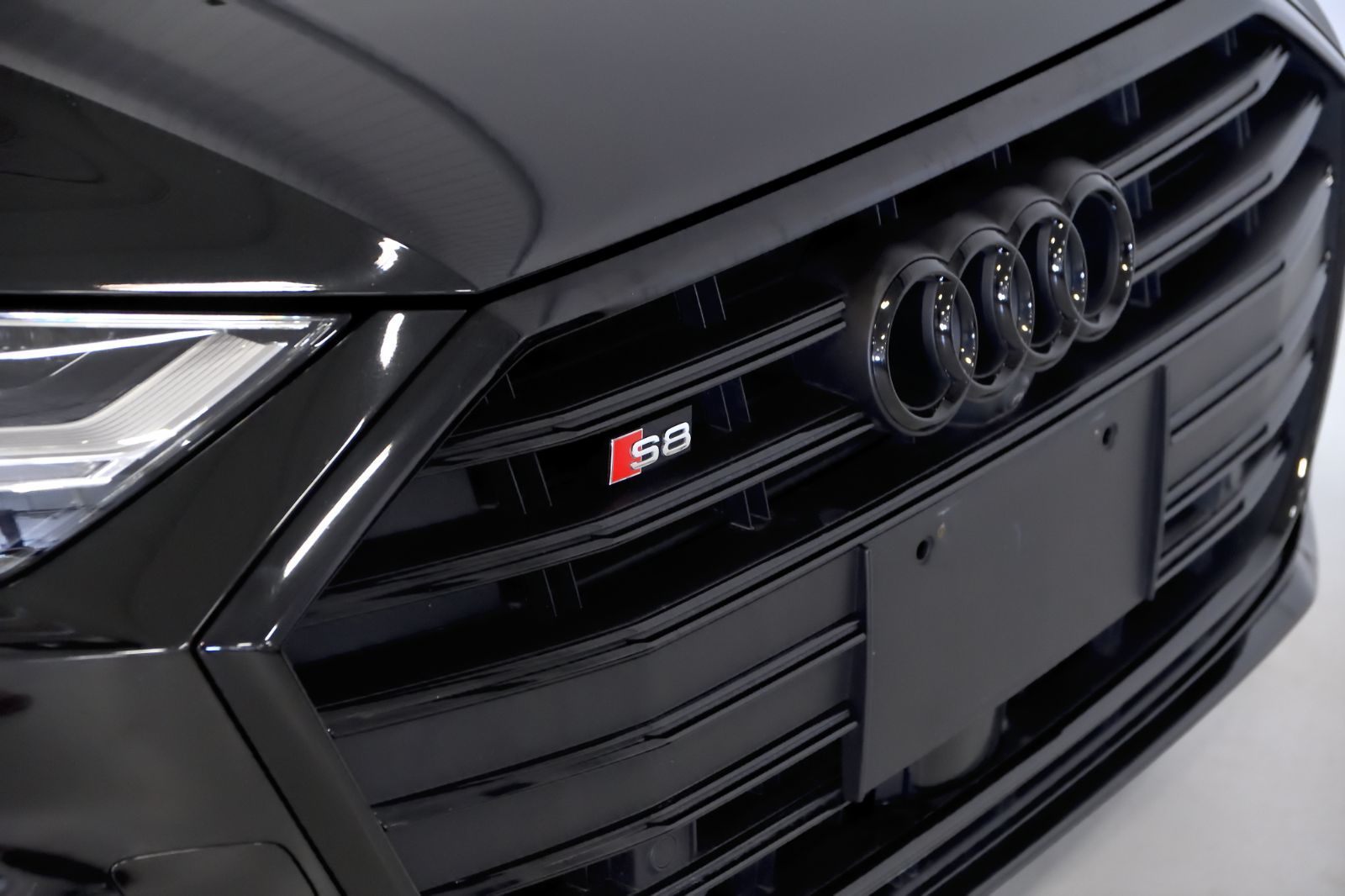2021 Audi S8 in St-Bruno, Quebec
