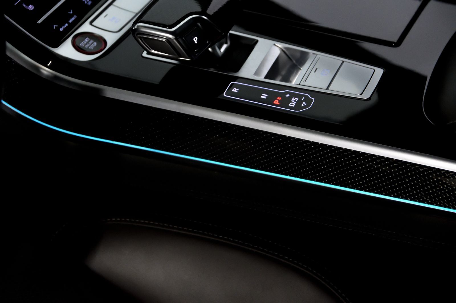 2021 Audi S8 in St-Bruno, Quebec