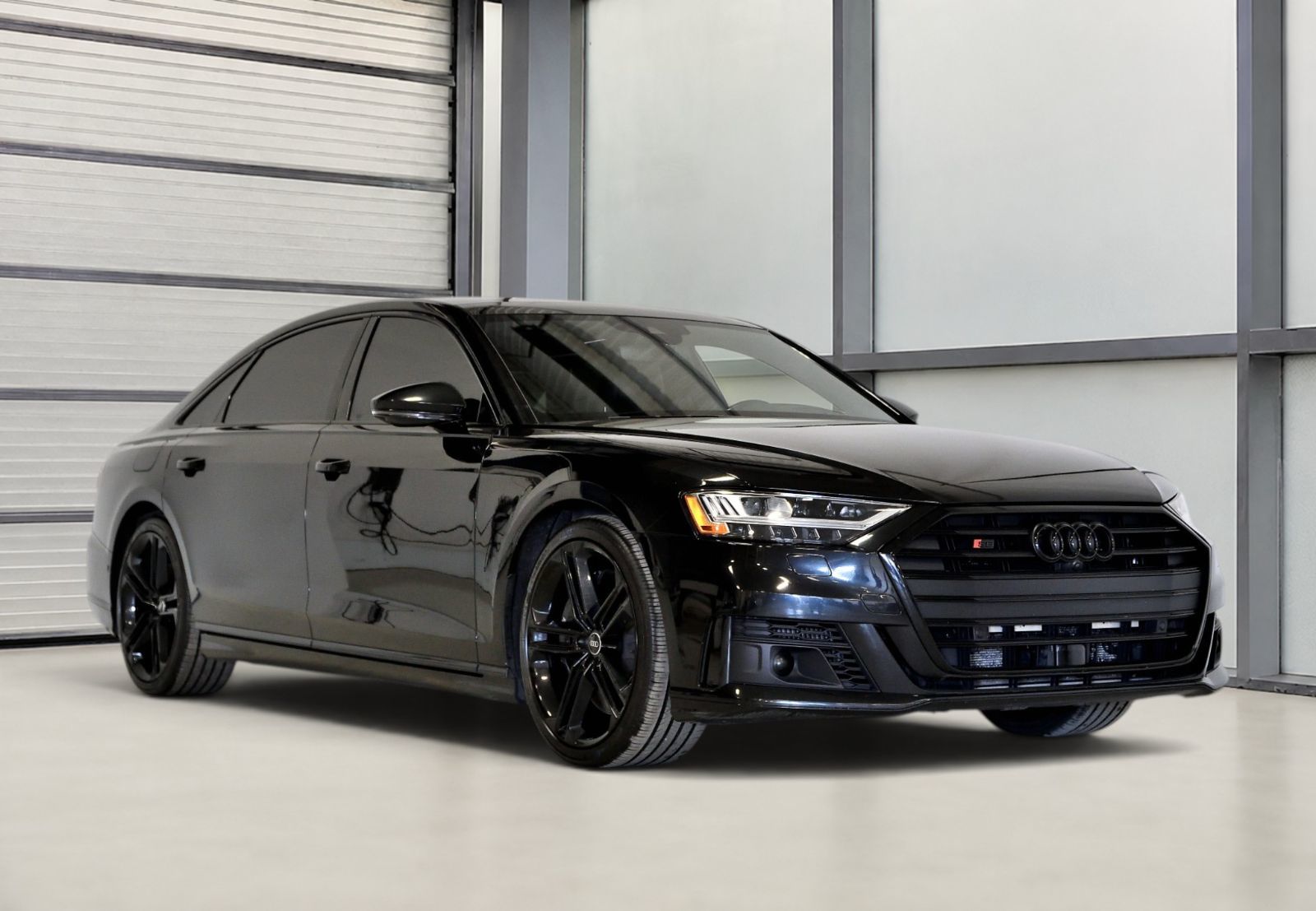 2021 Audi S8 in St-Bruno, Quebec