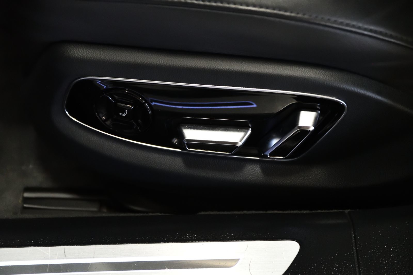 2021 Audi S8 in St-Bruno, Quebec