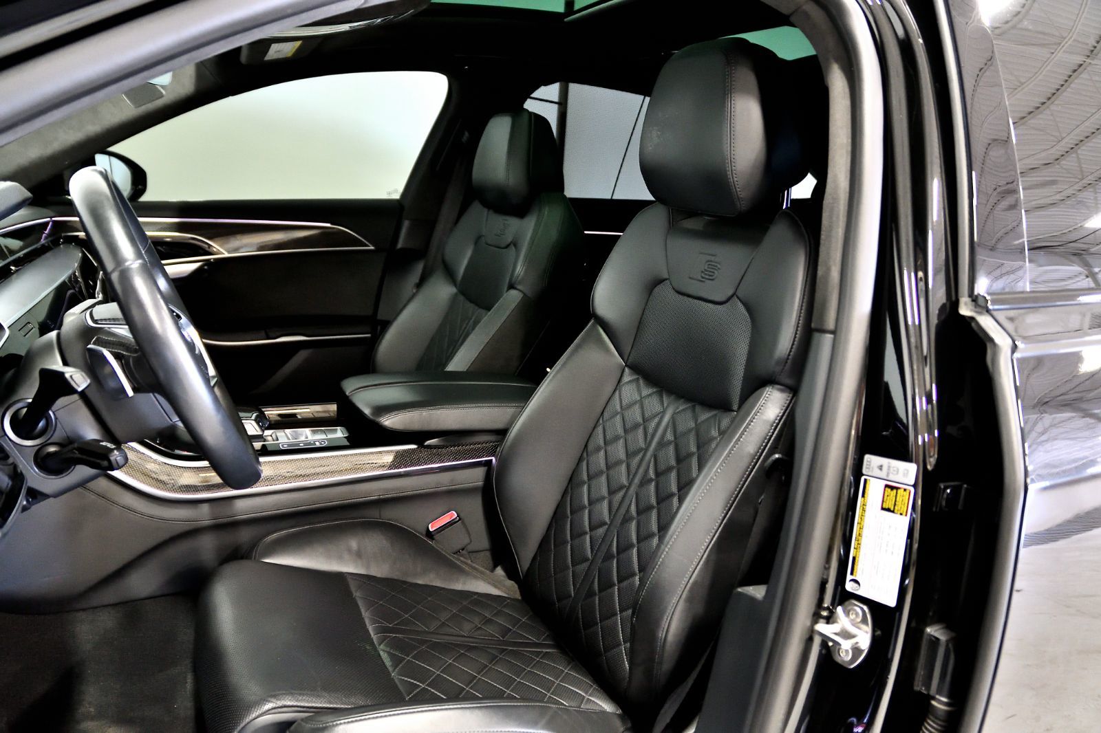 2021 Audi S8 in St-Bruno, Quebec