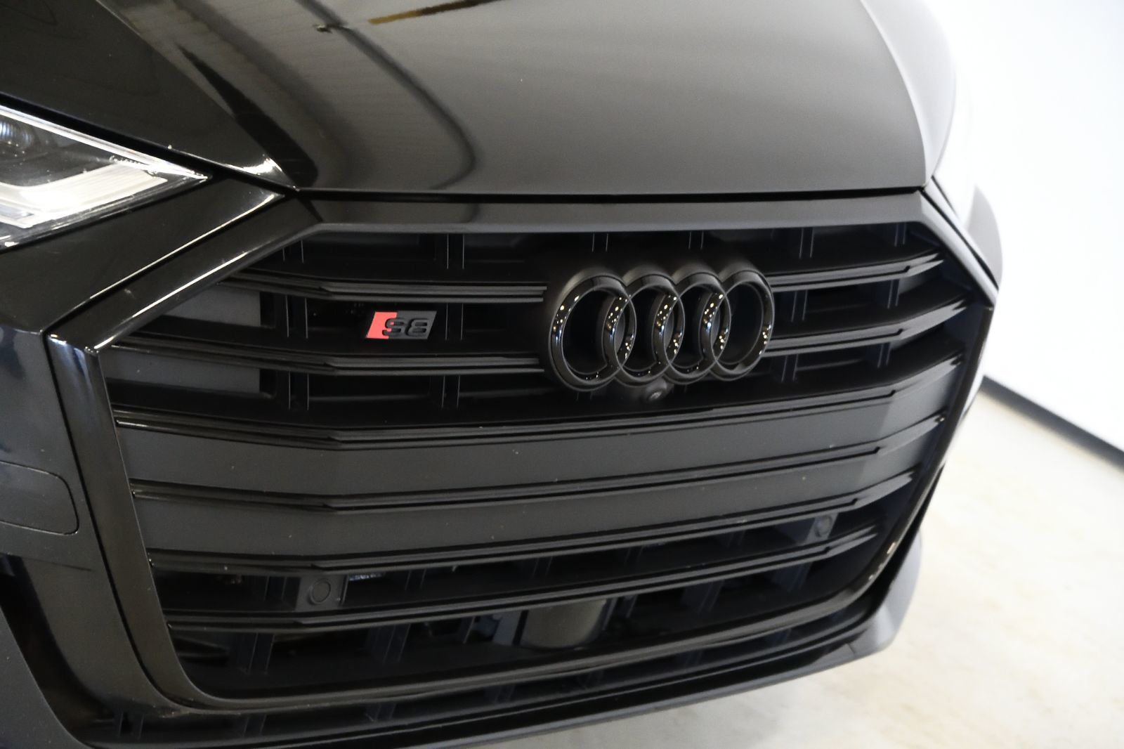 2021 Audi S8 in St-Bruno, Quebec