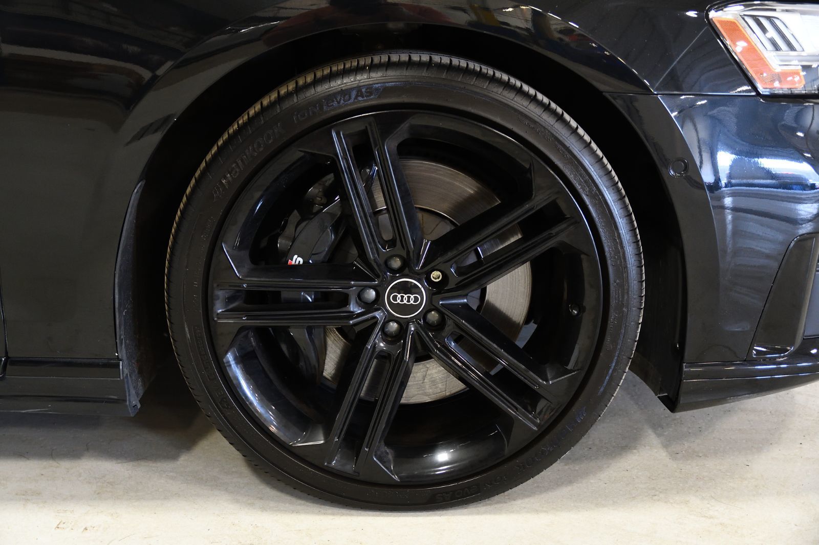 2021 Audi S8 in St-Bruno, Quebec