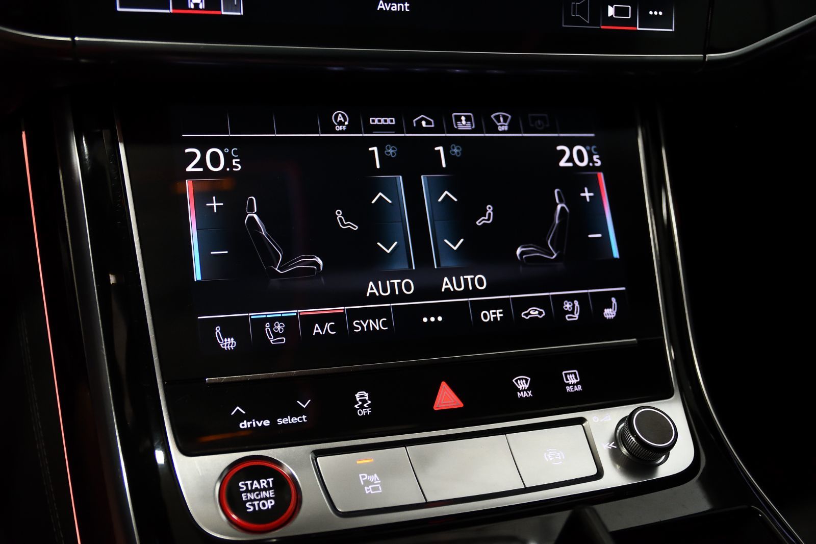2021 Audi S8 in St-Bruno, Quebec