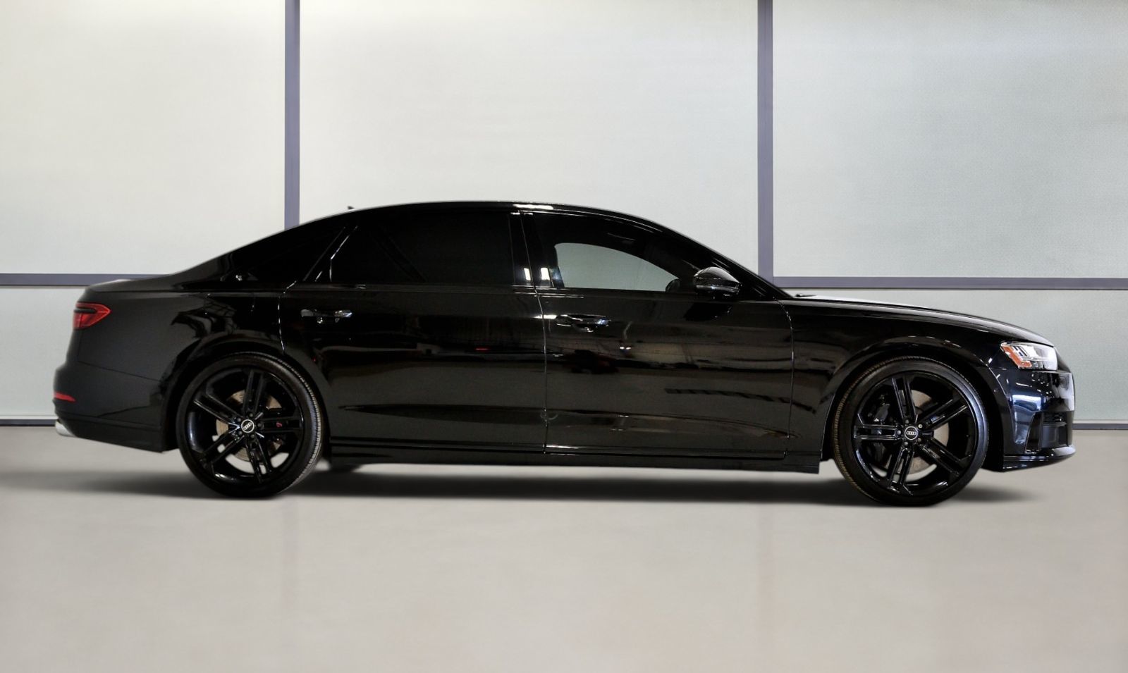 2021 Audi S8 in St-Bruno, Quebec