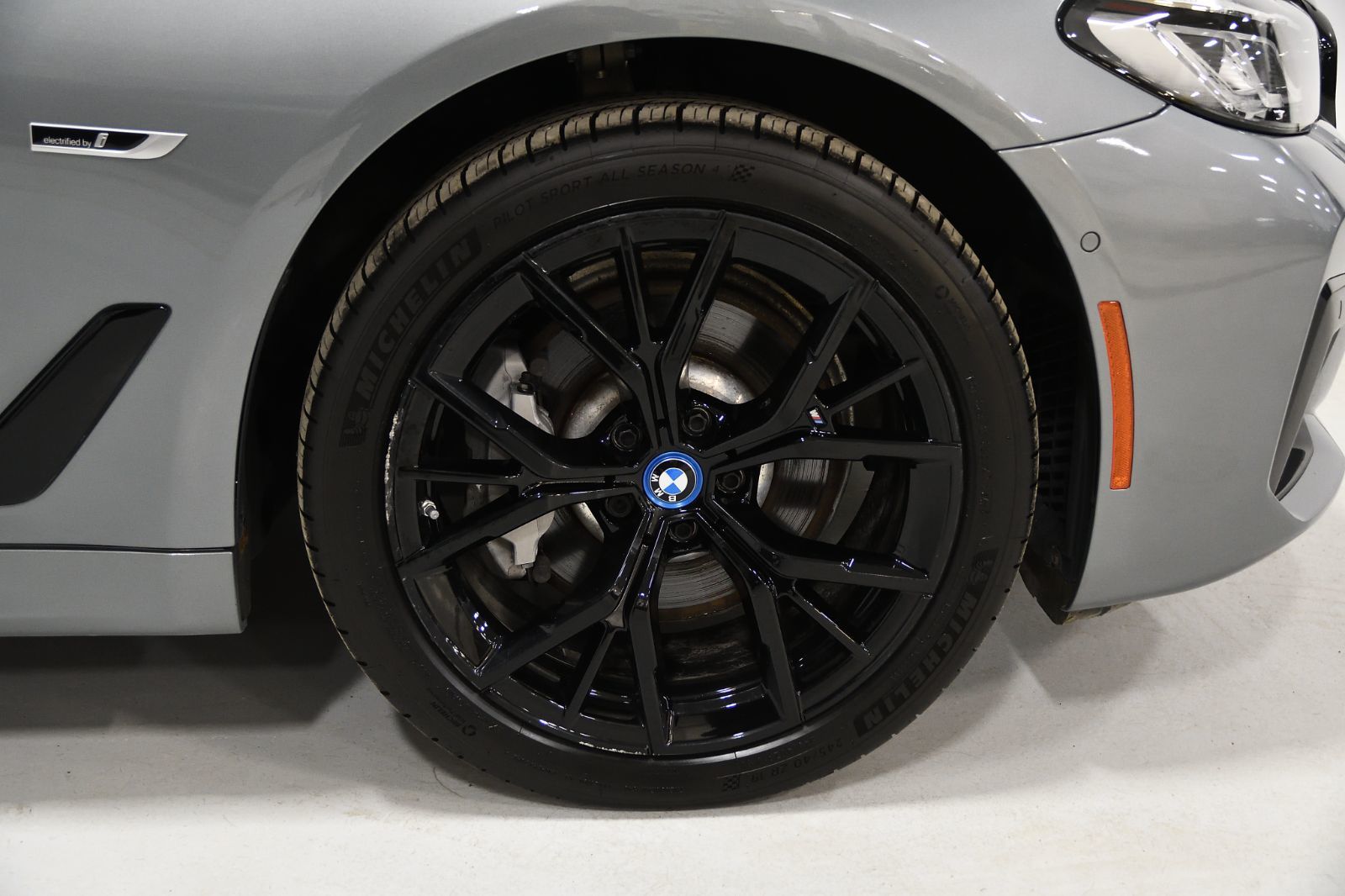 2023 BMW 5 Series in St-Bruno, Quebec