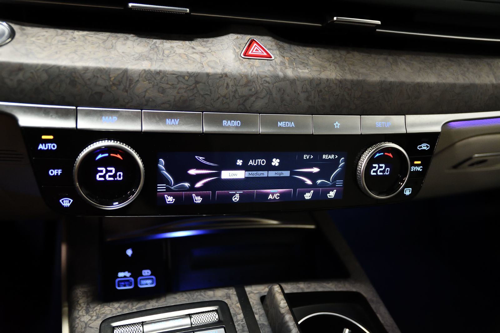 2023 GENESIS Electrified G80 in St-Bruno, Quebec
