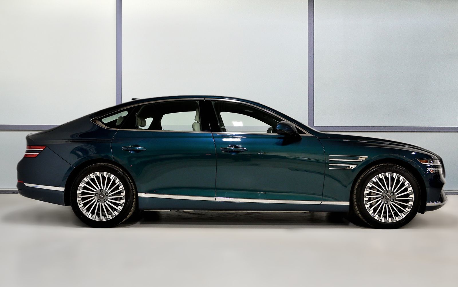 2023 GENESIS Electrified G80 in St-Bruno, Quebec