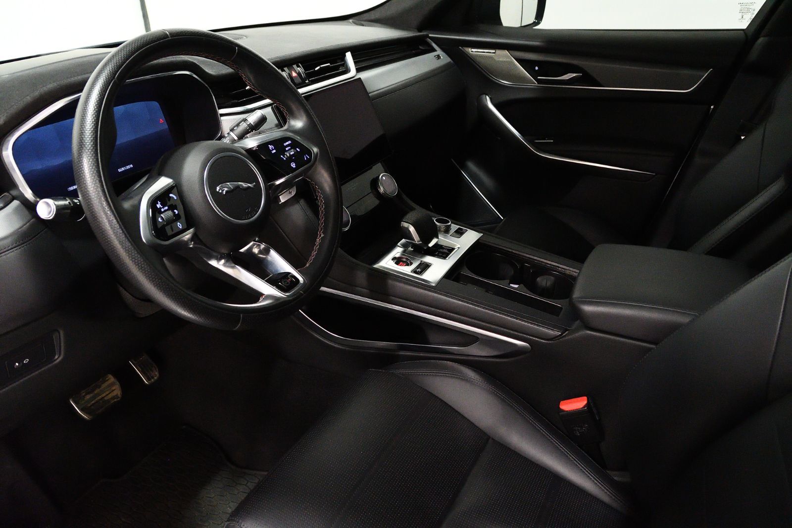 Jaguar F-PACE  2022 à St-Bruno, Québec