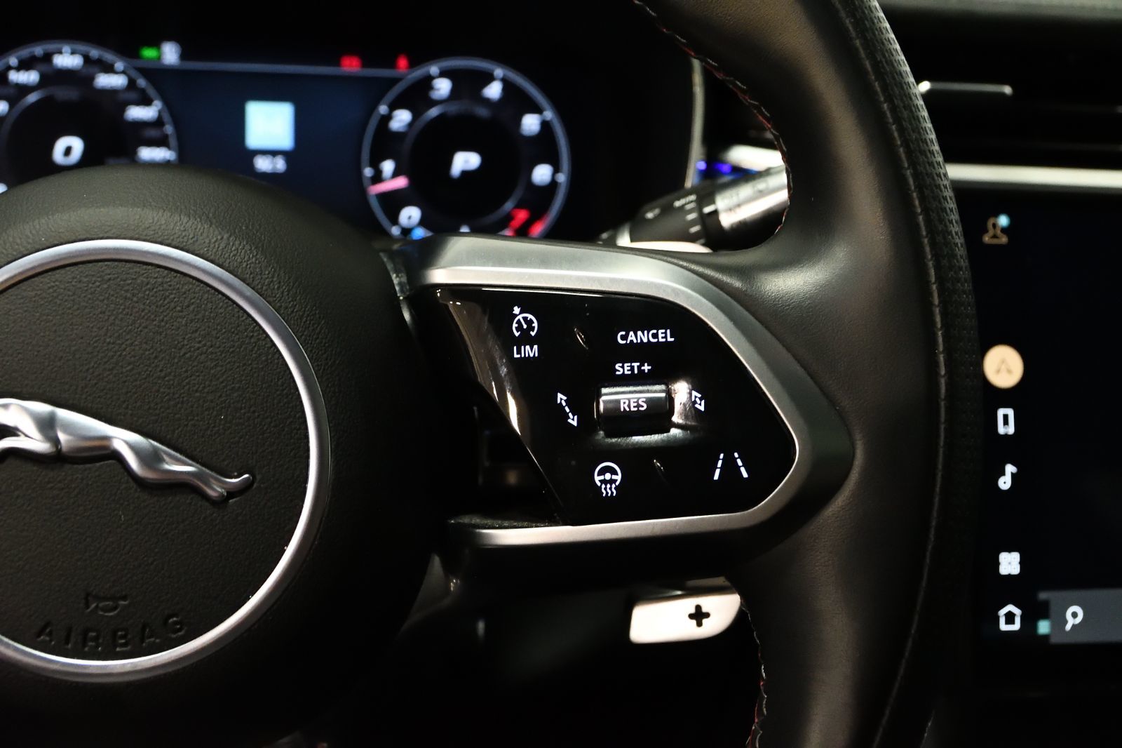 Jaguar F-PACE  2022 à St-Bruno, Québec