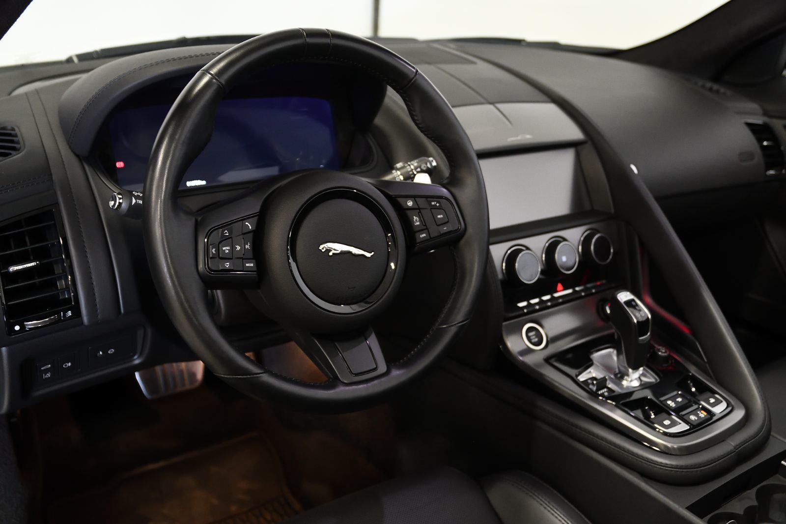Jaguar F-TYPE  2024 à St-Bruno, Québec