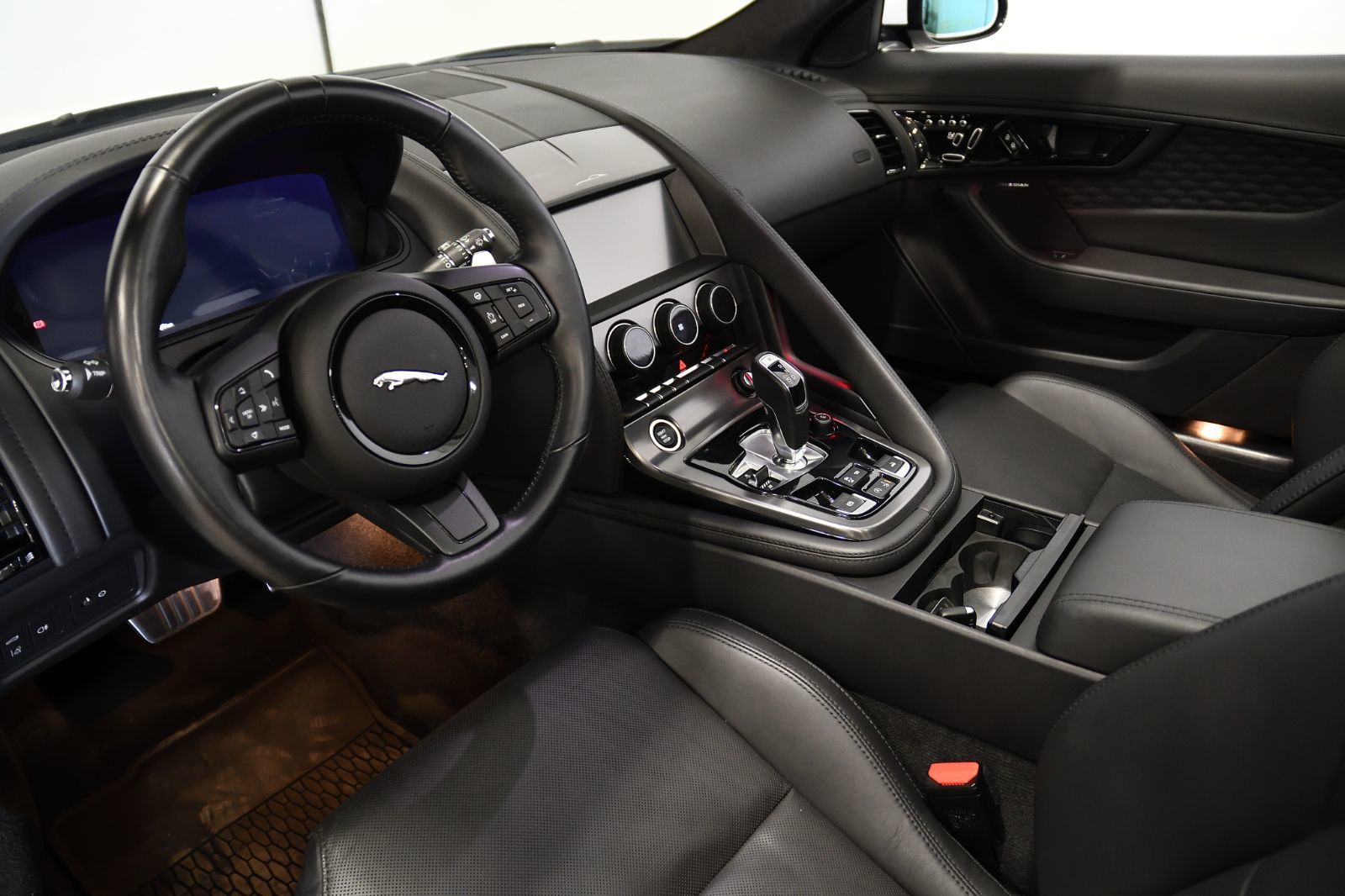 Jaguar F-TYPE  2024 à St-Bruno, Québec