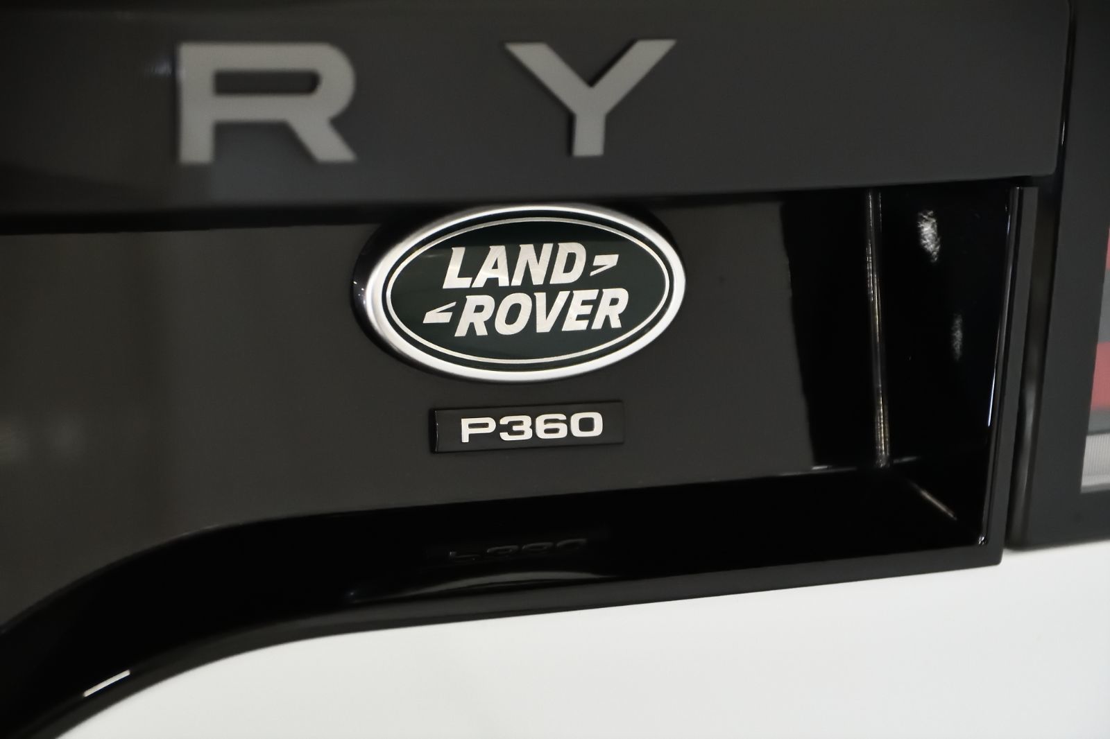 2023 Land Rover Discovery in St-Bruno, Quebec