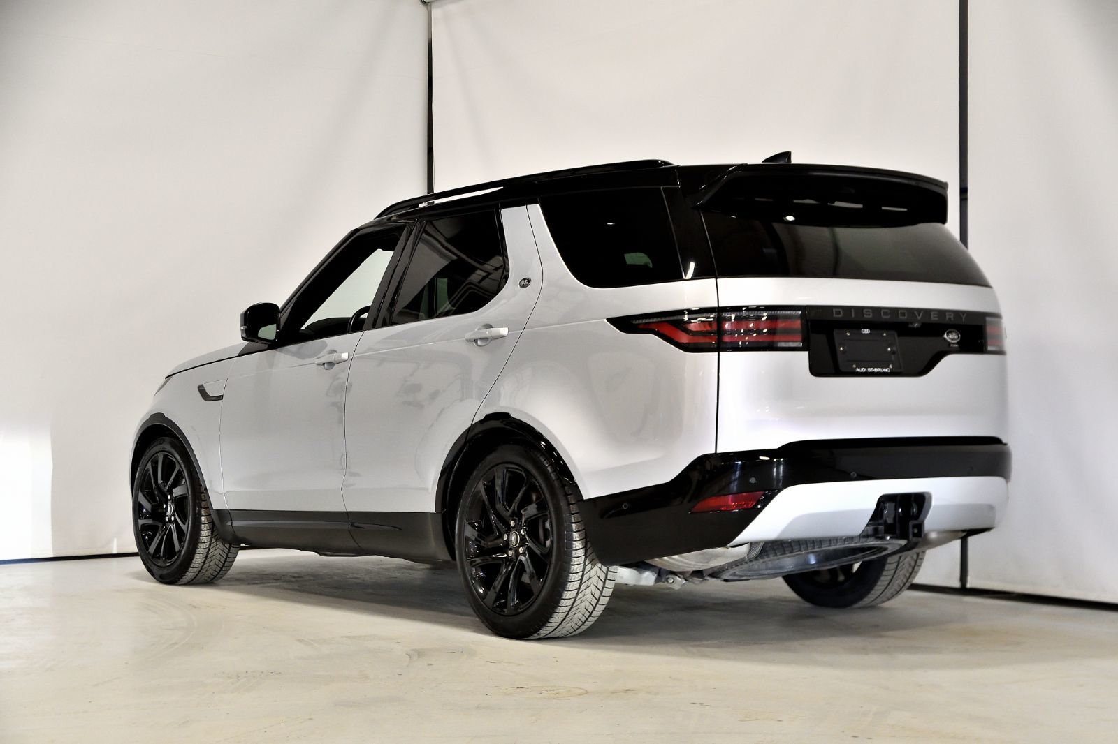 2023 Land Rover Discovery in St-Bruno, Quebec