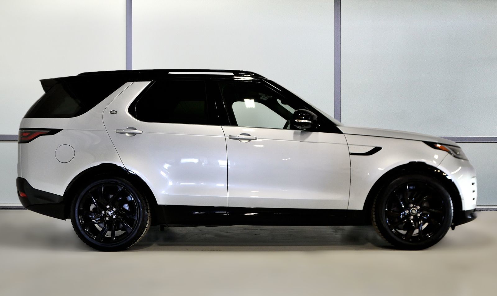 2023 Land Rover Discovery in St-Bruno, Quebec