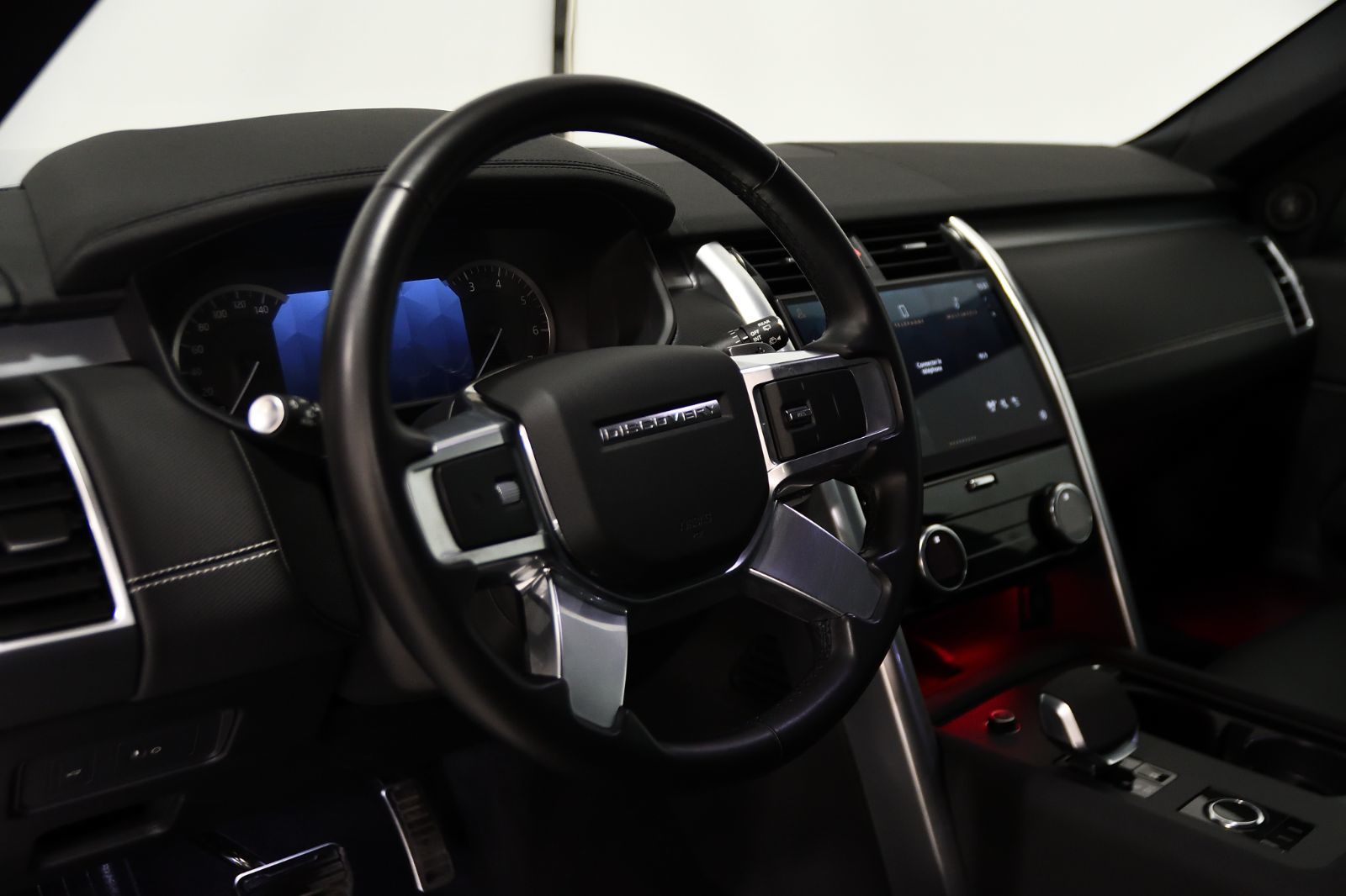 2023 Land Rover Discovery in St-Bruno, Quebec