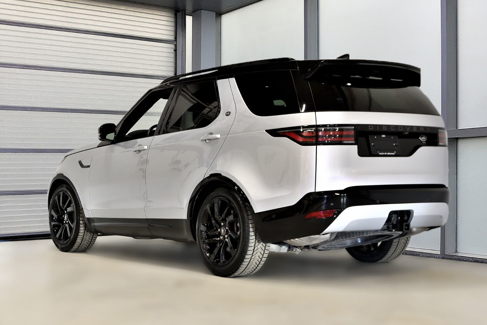 2023 Land Rover Discovery in St-Bruno, Quebec
