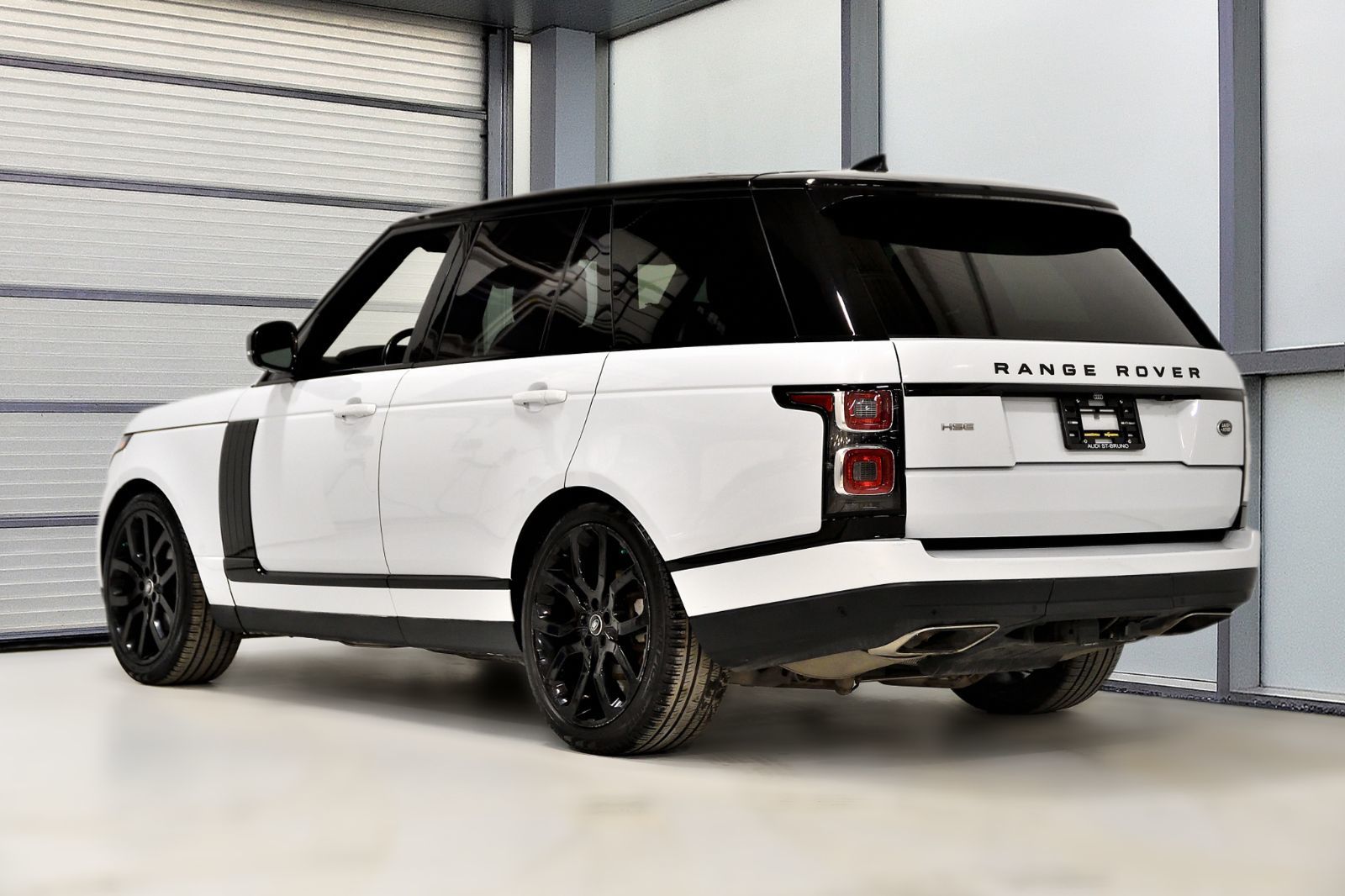 2020 Land Rover Range Rover in St-Bruno, Quebec