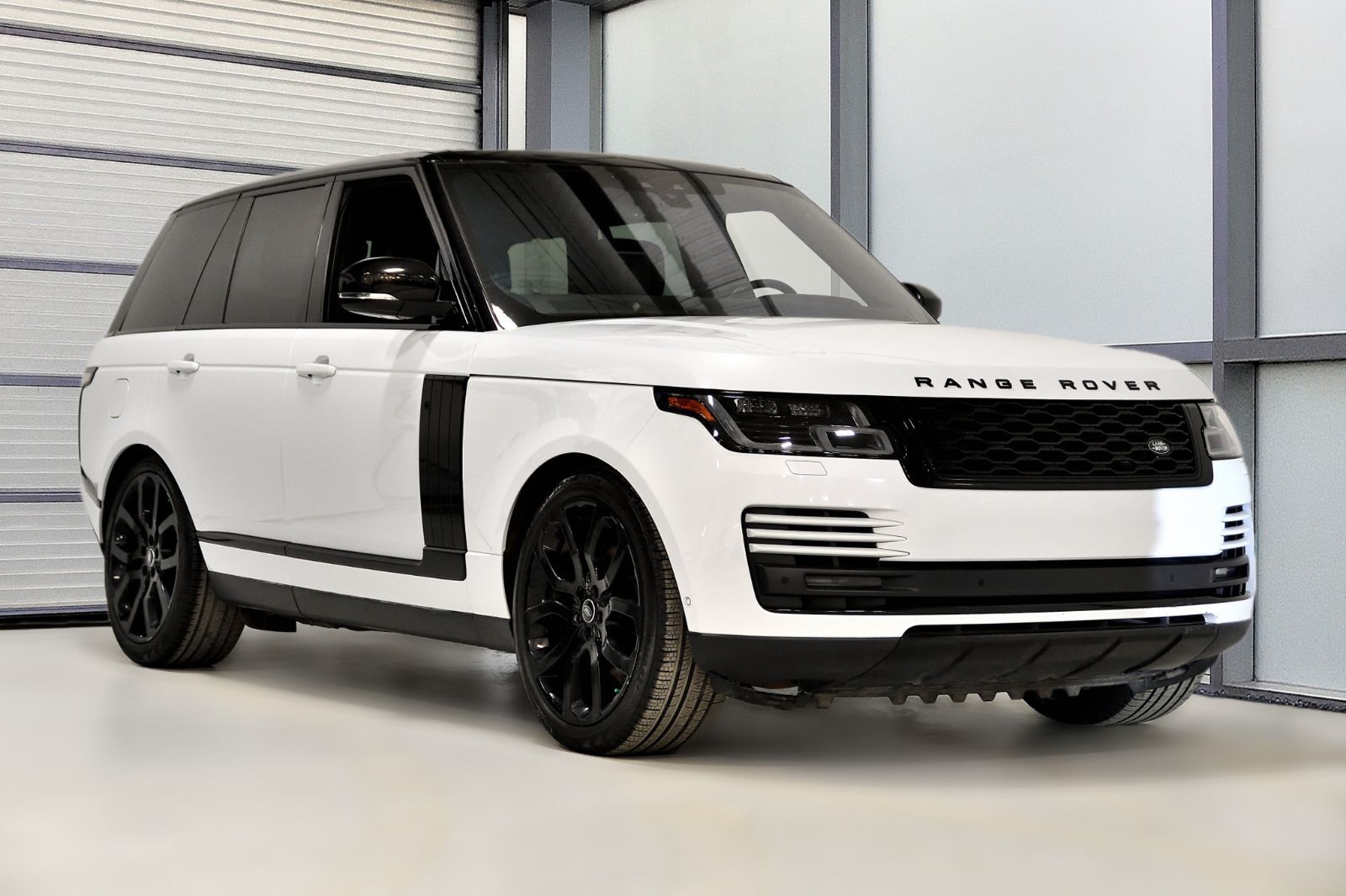 2020 Land Rover Range Rover in St-Bruno, Quebec