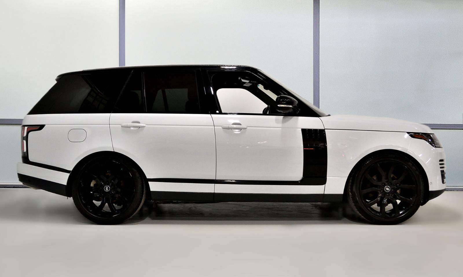 2020 Land Rover Range Rover in St-Bruno, Quebec
