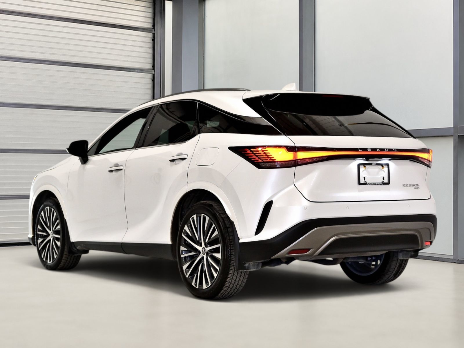 Lexus RX  2023 à St-Bruno, Québec