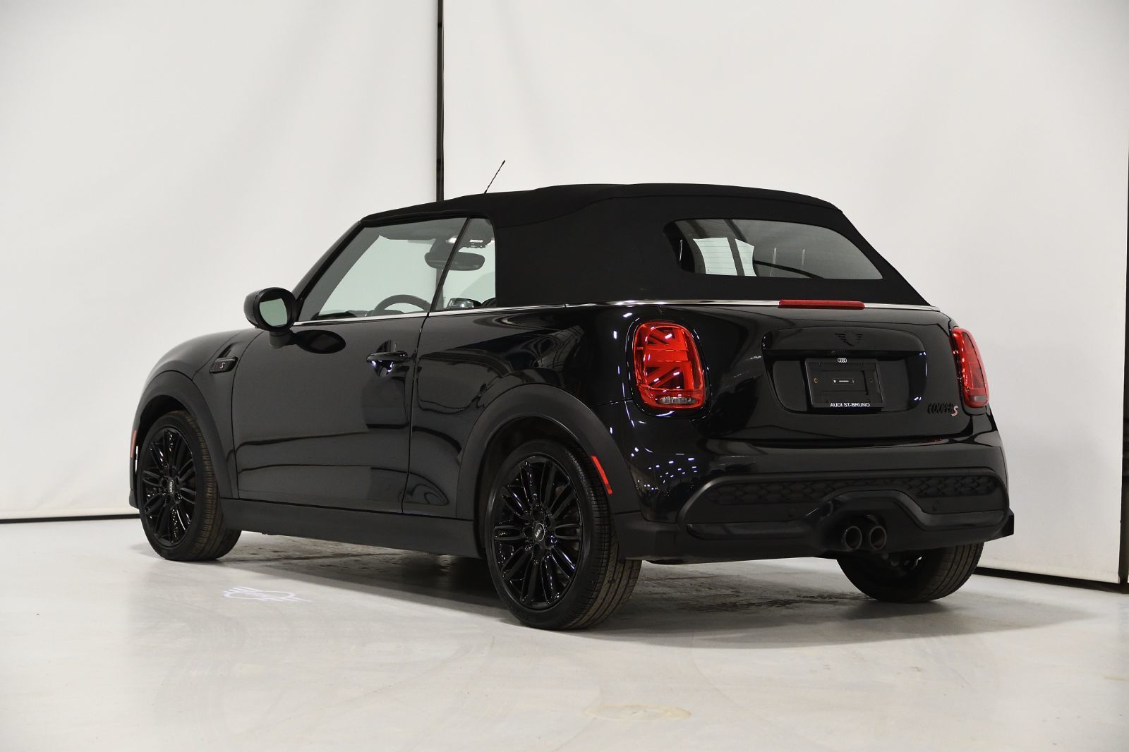 2024 MINI Convertible in St-Bruno, Quebec