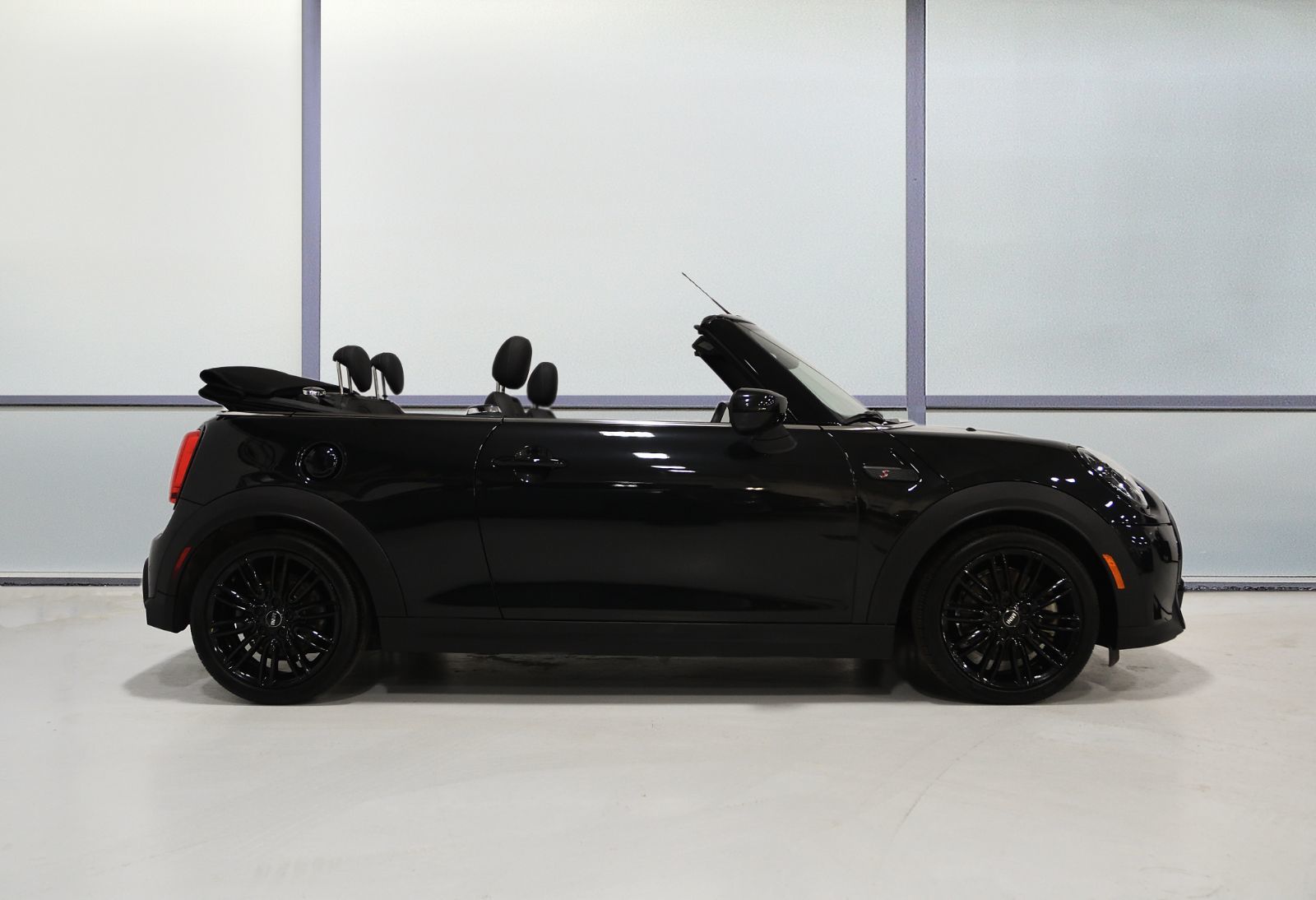 2024 MINI Convertible in St-Bruno, Quebec