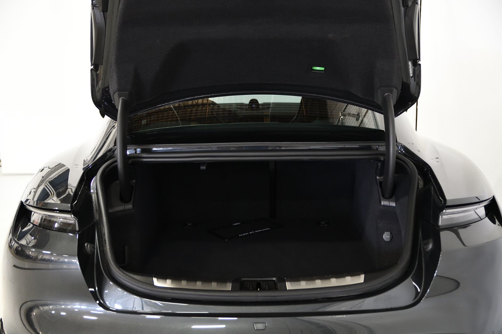 Porsche Taycan  2020 à St-Bruno, Québec