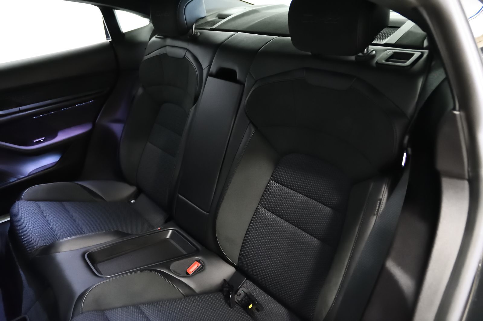 Porsche Taycan  2020 à St-Bruno, Québec