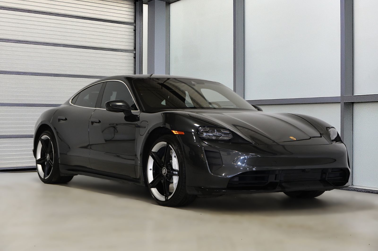 Porsche Taycan  2020 à St-Bruno, Québec