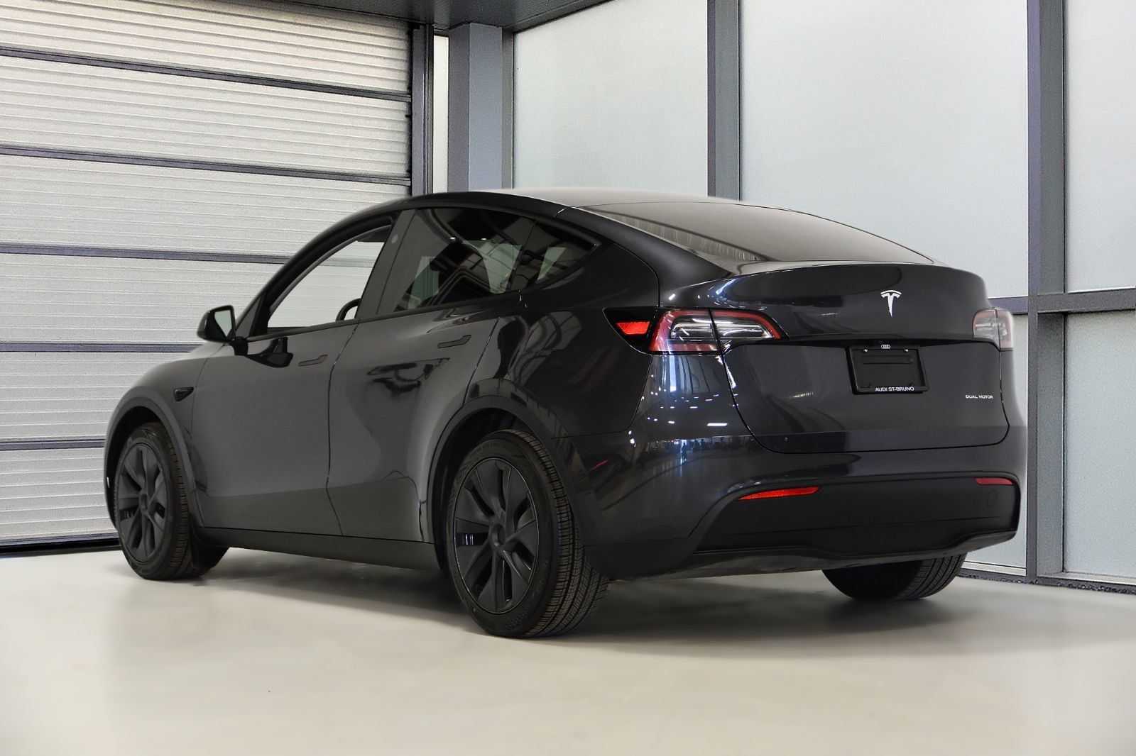 2024 Tesla Model Y in St-Bruno, Quebec
