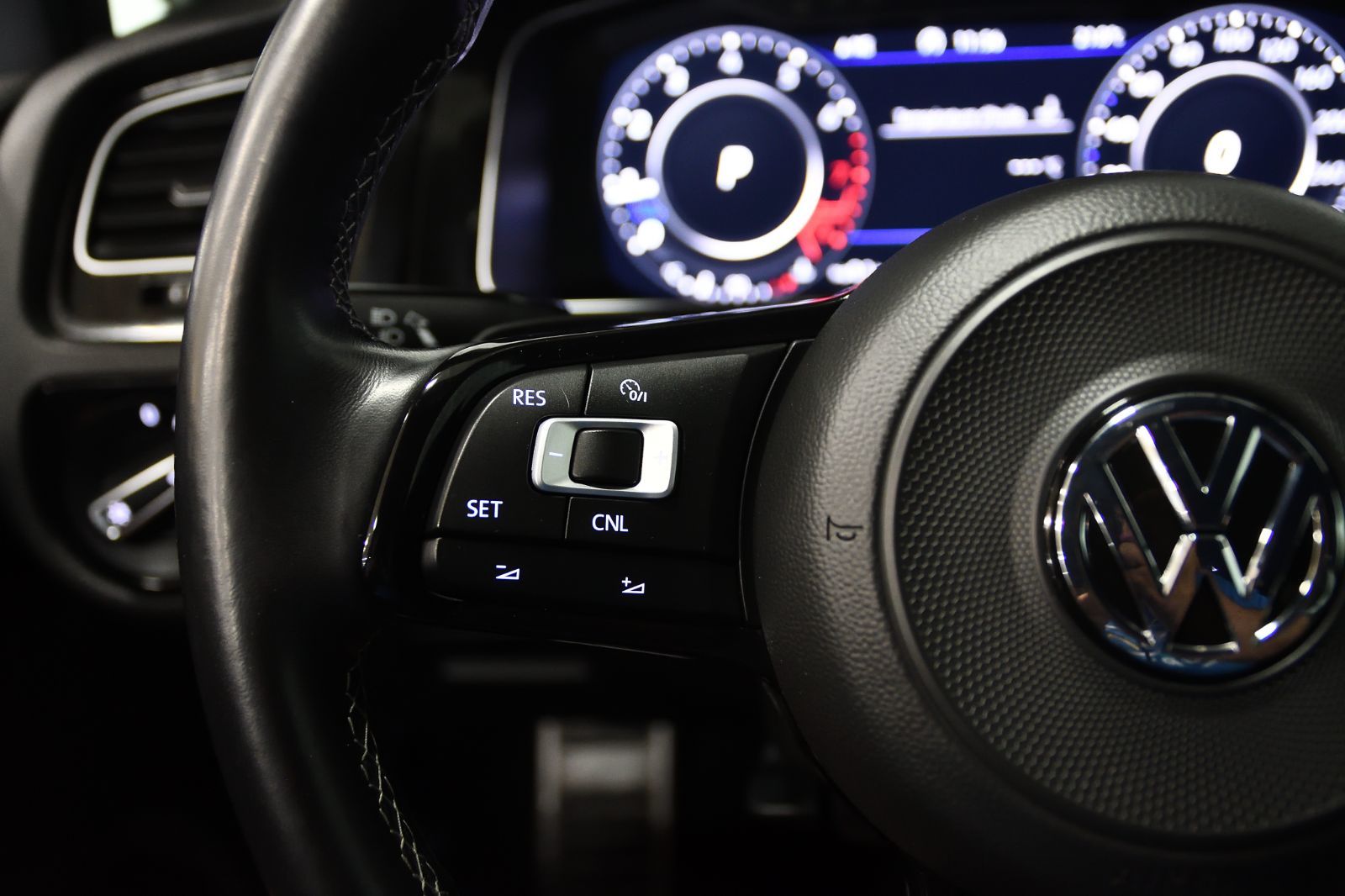 2018 Volkswagen Golf R in St-Bruno, Quebec