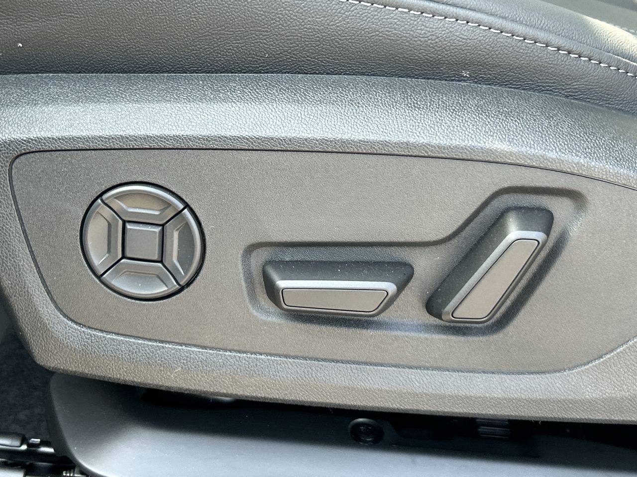 2025 Audi Q6 e-tron in Thornhill, Ontario