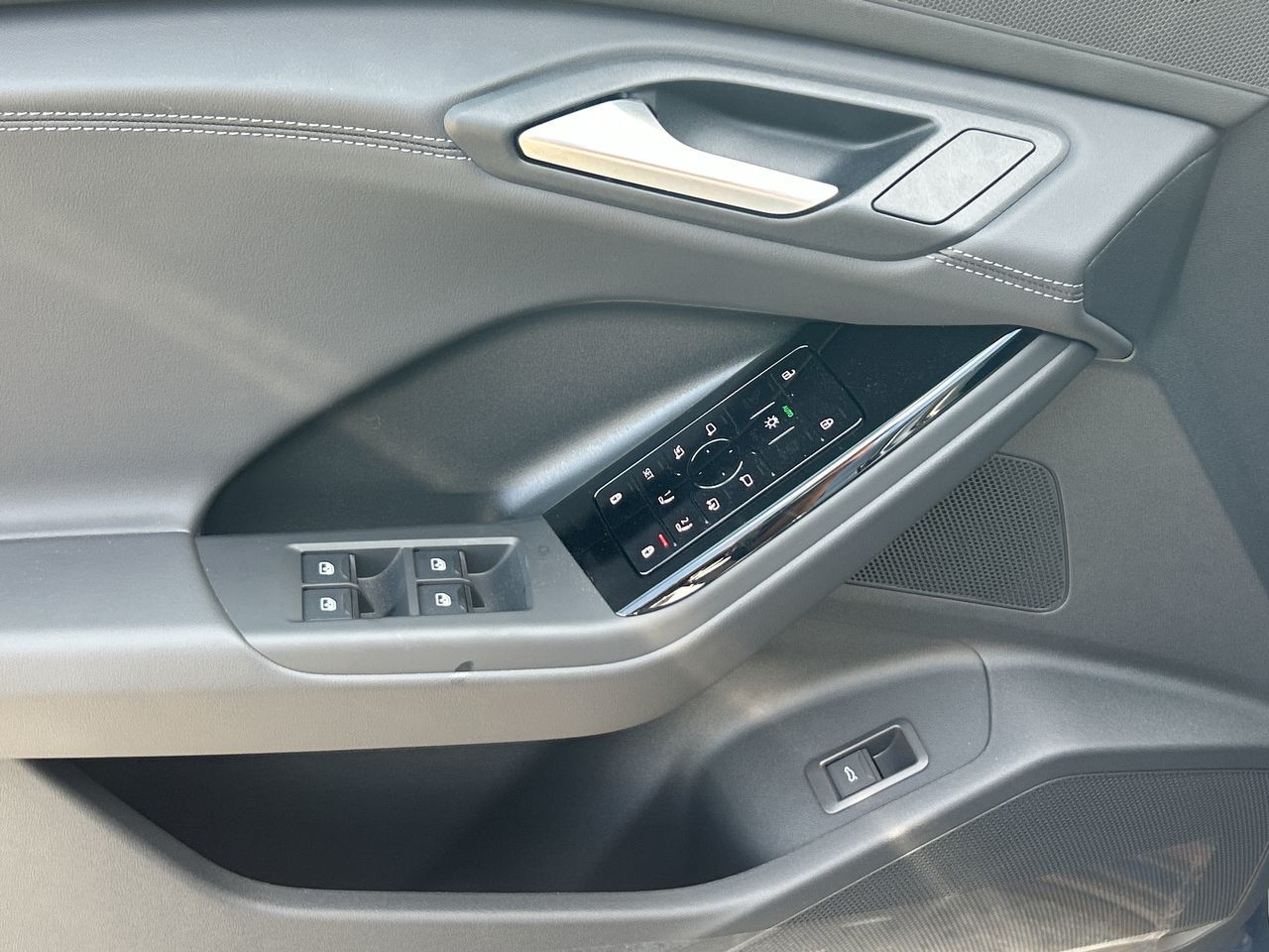 2025 Audi Q6 e-tron in Thornhill, Ontario