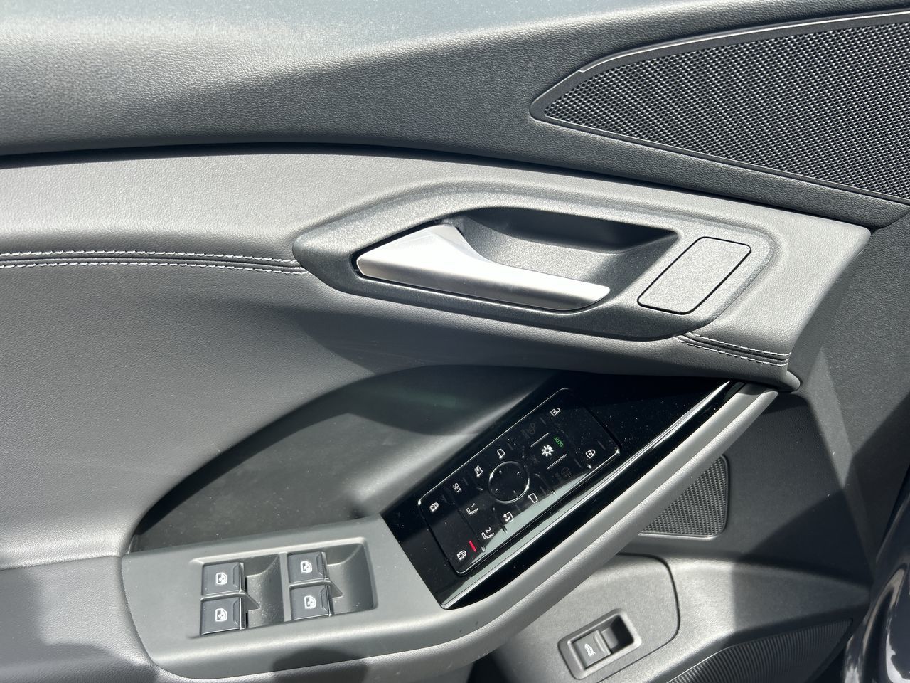 2025 Audi Q6 e-tron in Thornhill, Ontario