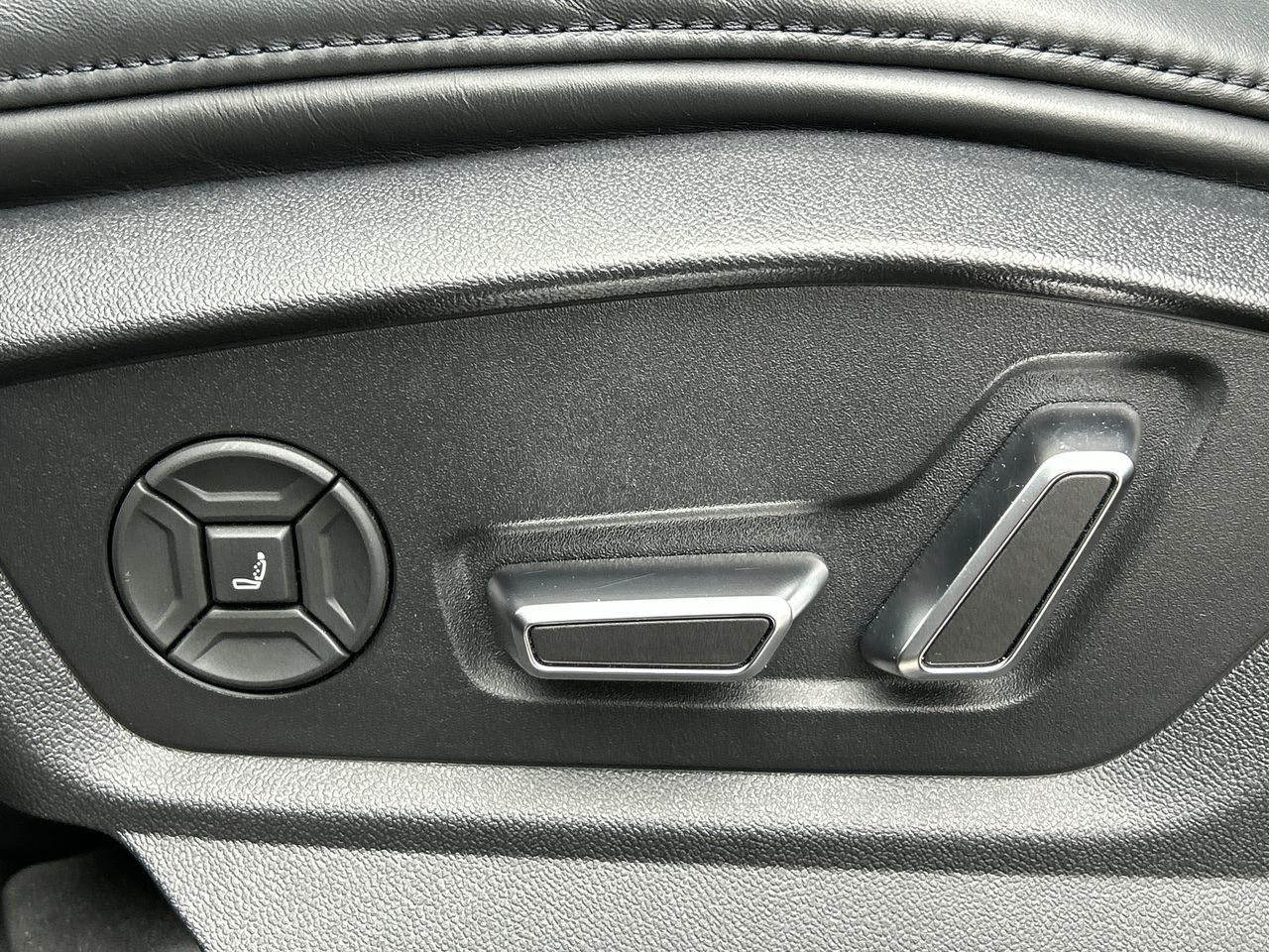 2023 Audi RS Q8 in Thornhill, Ontario