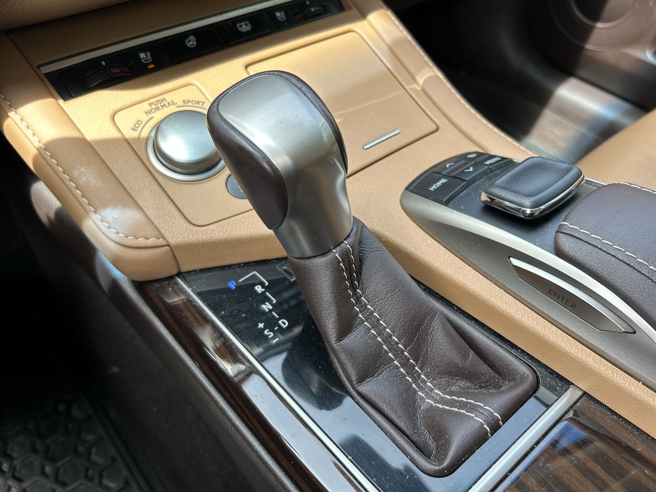 2017 Lexus ES350 in Thornhill, Ontario