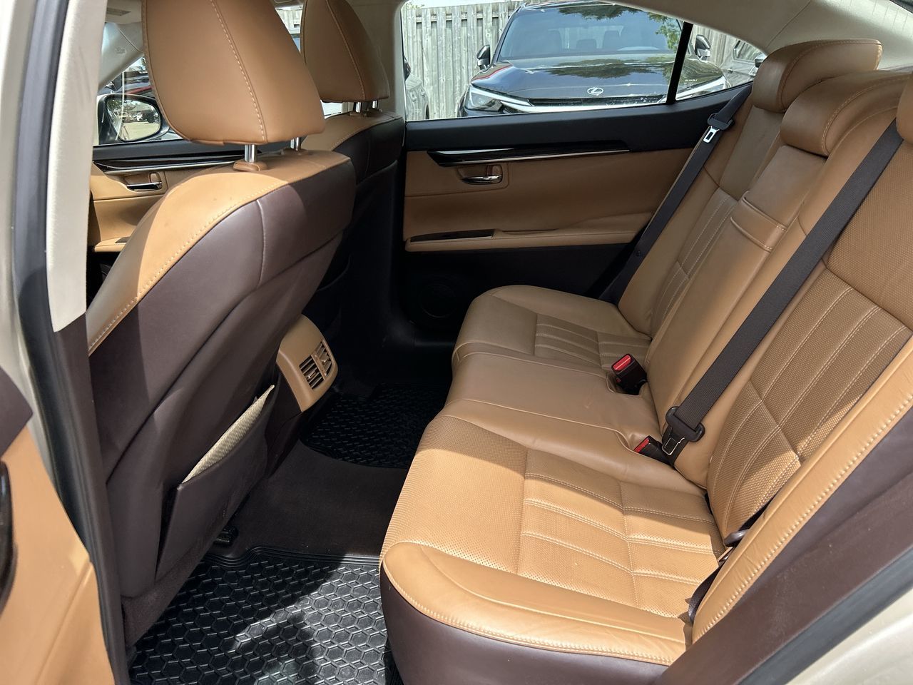 2017 Lexus ES350 in Thornhill, Ontario