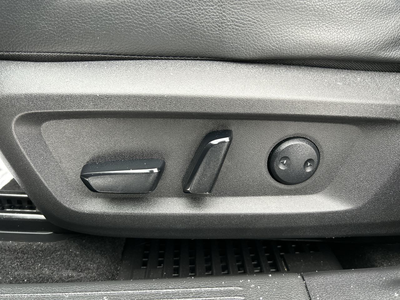 2025 Nissan Rogue in Thornhill, Ontario