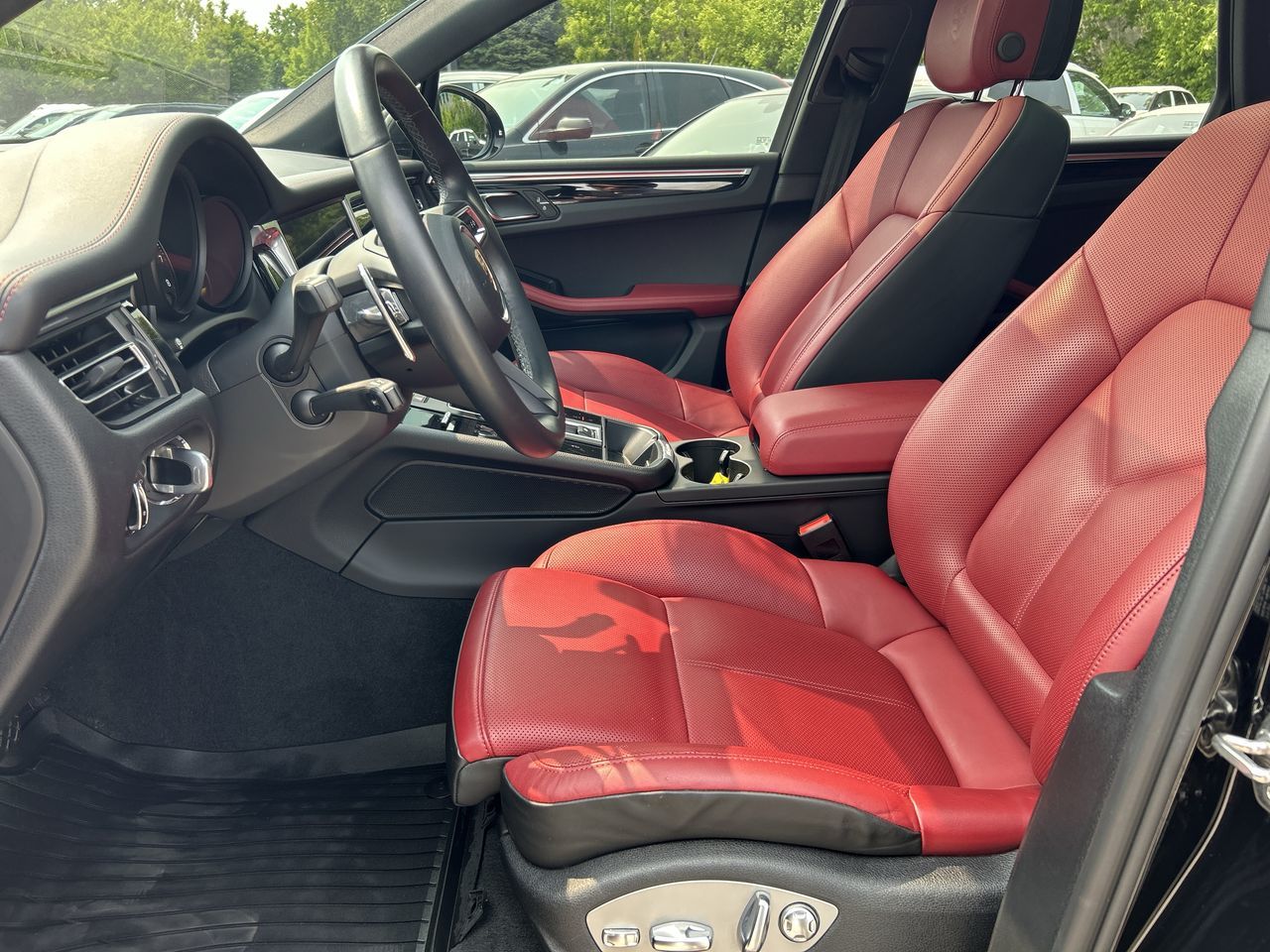 Porsche Macan  2022 à Thornhill, Ontario