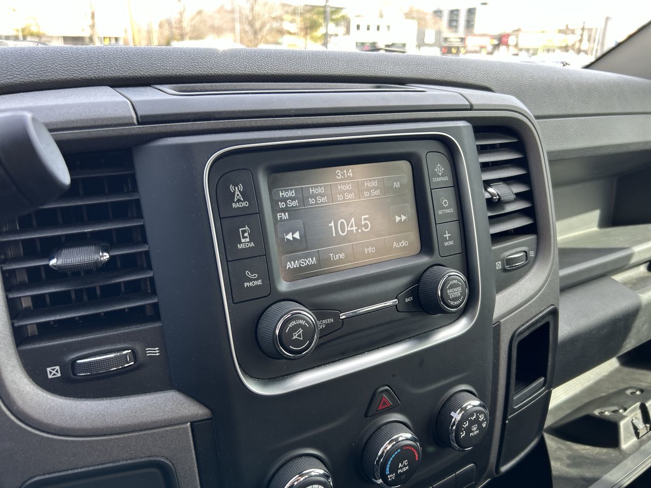 Ram 1500 Crew Cab 4x4  2018 à Thornhill, Ontario