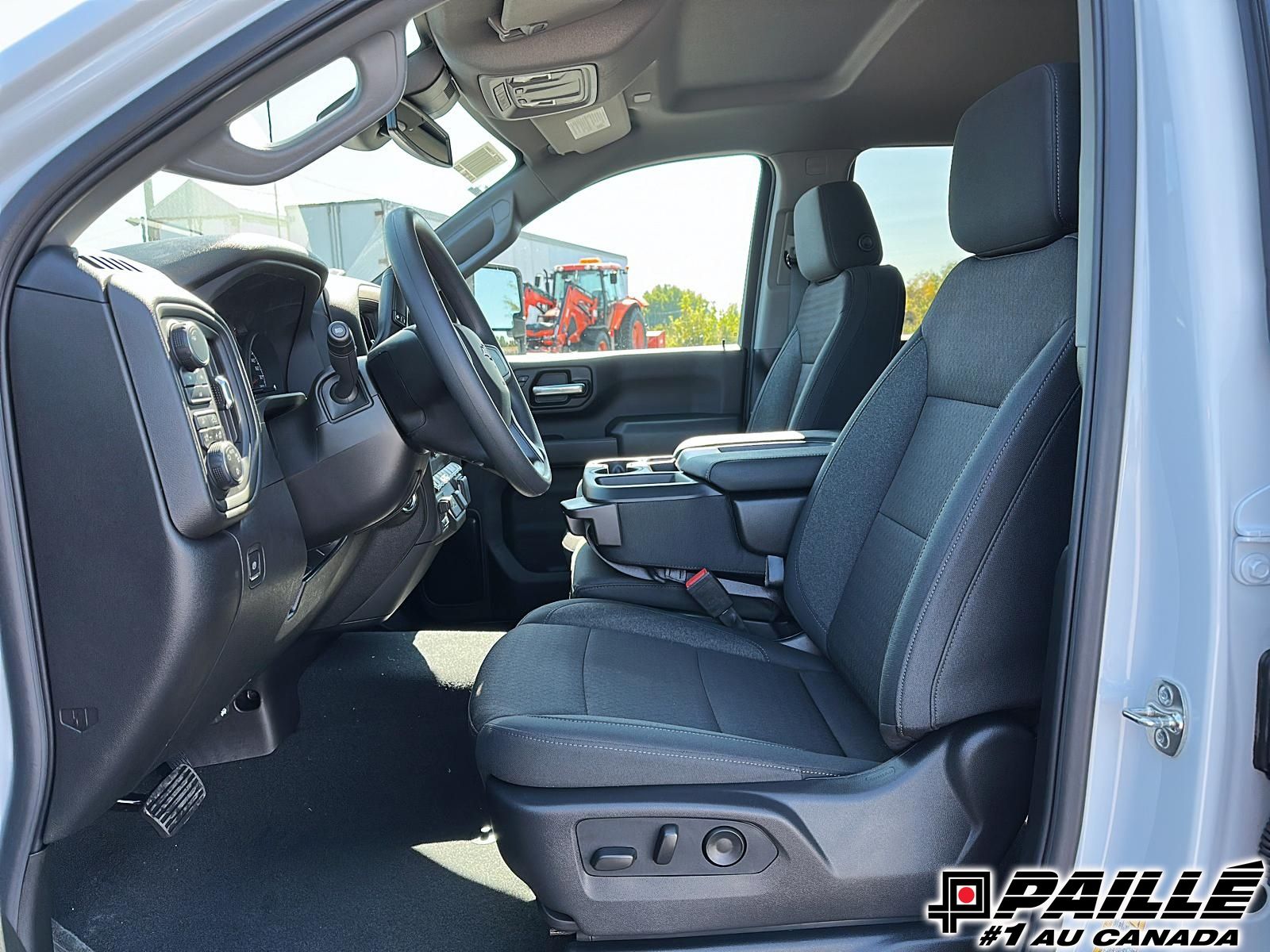 2026 Chevrolet SILVERADO 2500 4RM CUSTOM CREW in Berthierville, Quebec