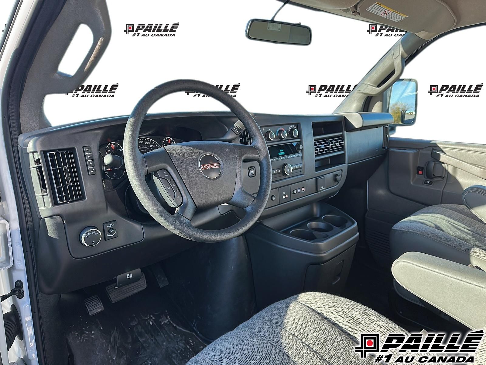 GMC Savana Cutaway 3500  2025 à Berthierville, Québec