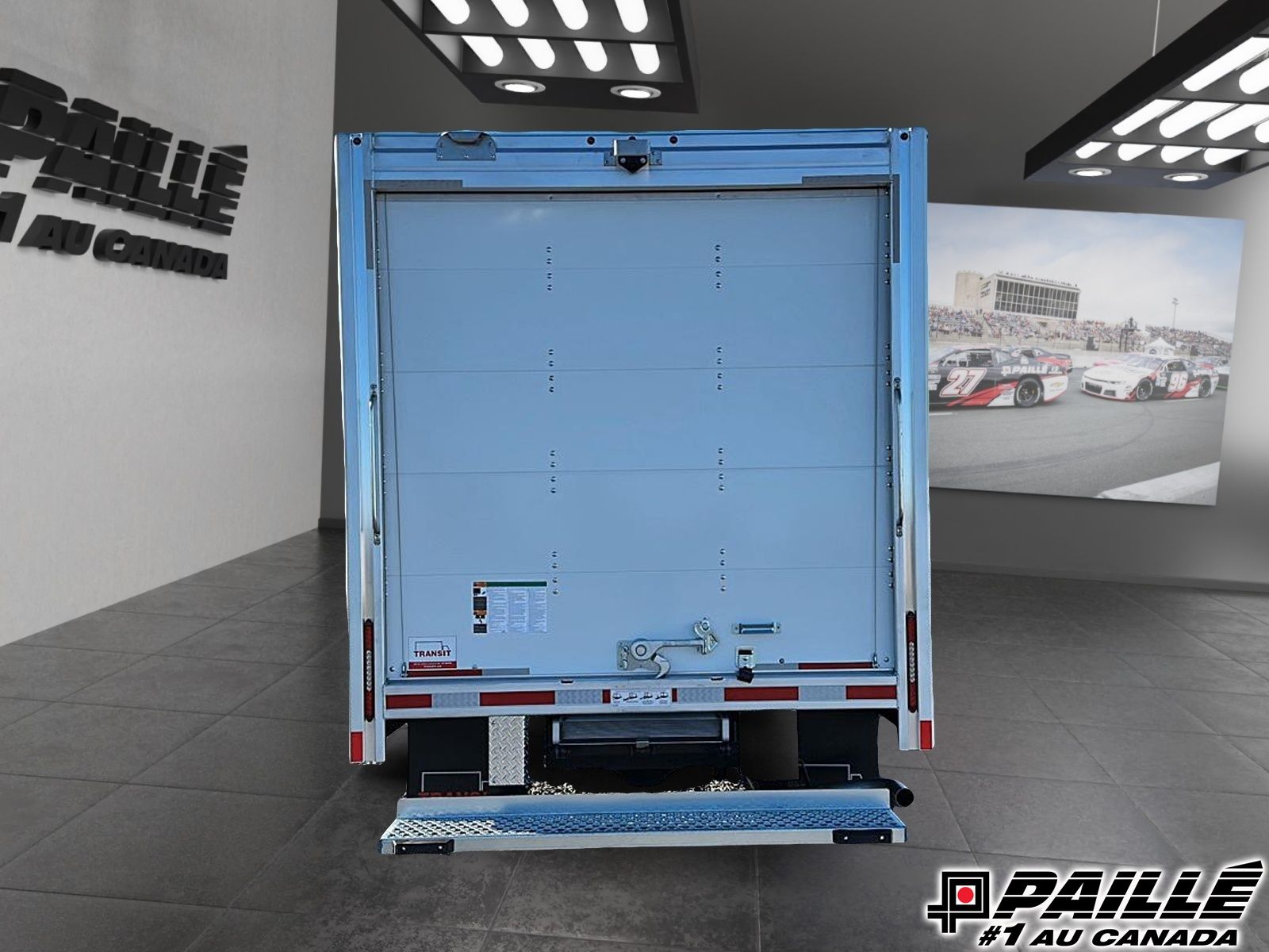 GMC Savana Cutaway 3500  2025 à Berthierville, Québec